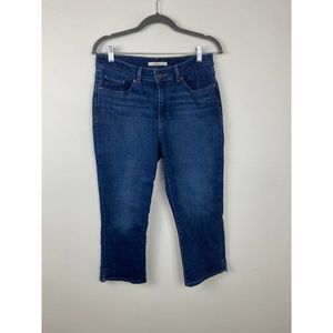 Classic Capri size 8 color blue denim Levi Strauss